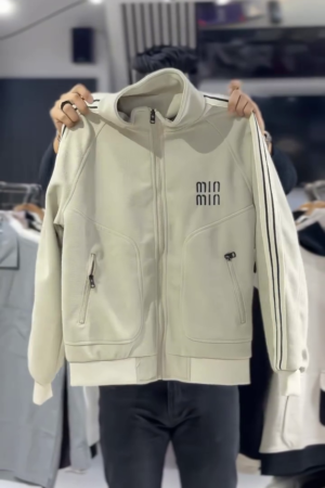Light-Colored Track-Style Casual Jacket – Sporty Comfort with Everyday Versatility