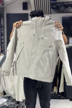 Light Gray / Beige Men’s Hooded Jacket – Clean Style with Everyday Comfort