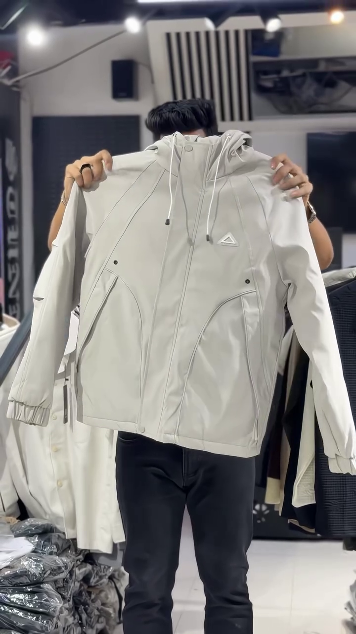 Light Gray / Beige Men’s Hooded Jacket – Clean Style with Everyday Comfort