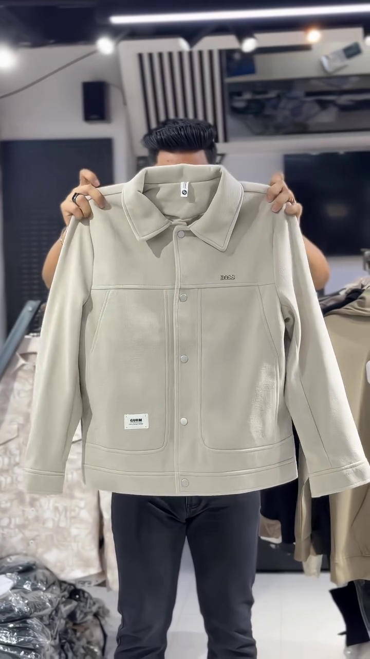 Light Beige / Off-White Men’s Trucker Jacket – Timeless Casual Style with a Modern Twist